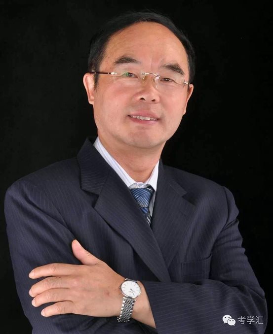 东方剑桥教育集团创始人,董事长于松岭